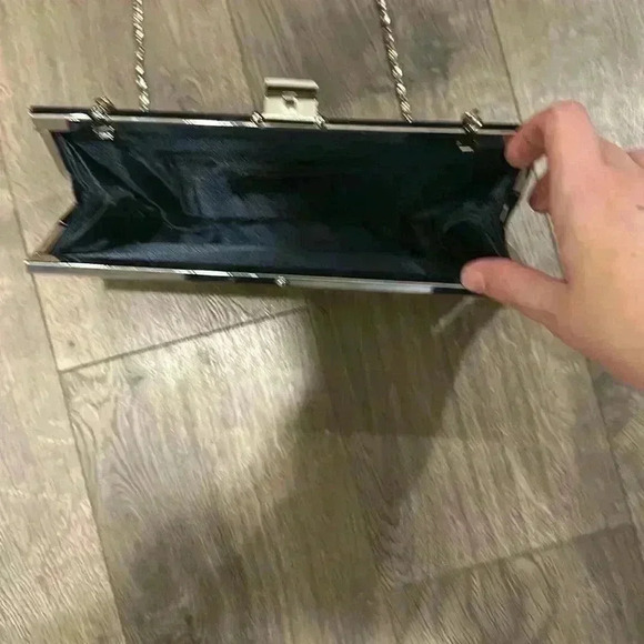 Elegant dark blue Evening Clutch with Chain Strap - Perfect for Special Occasion - Picture 3 of 4